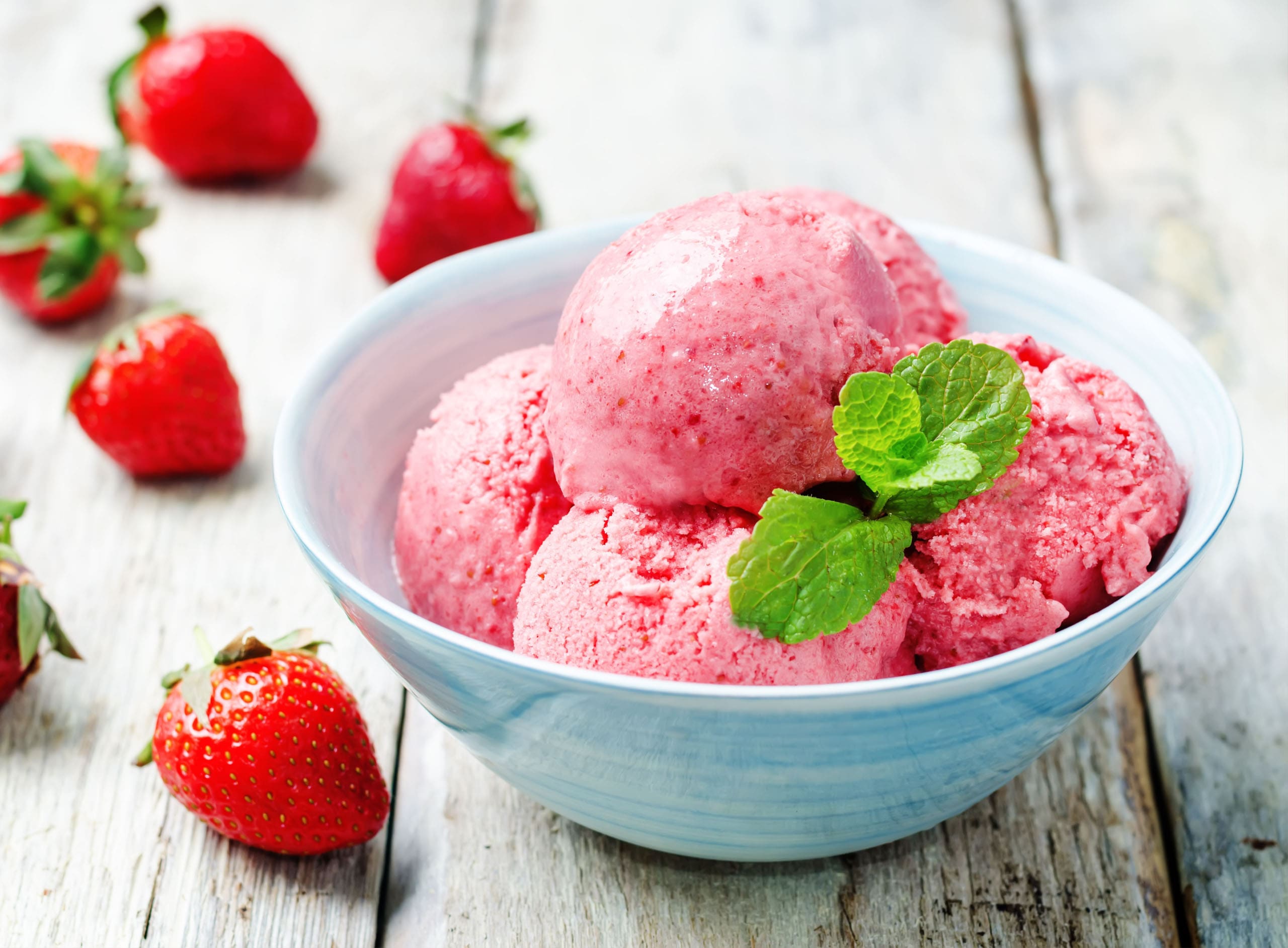 StrawberryIceCream-min